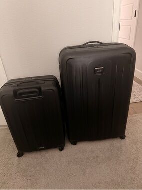 Tumi Black Hard-Shell Spinner Luggage Set - 2pc